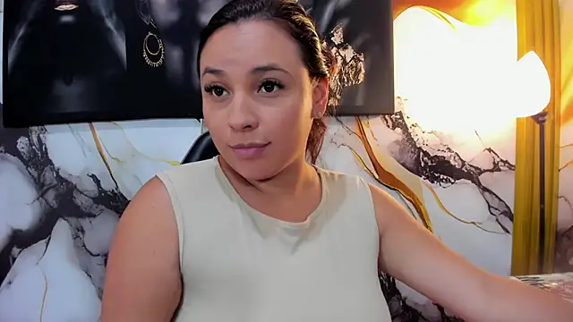 Snapshot of LizzRouse chatting on June 20, 9:28 pm LizzRouse online show from June 20, 9:28 pm