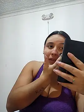 Snapshot of LizzRouse chatting on July 24, 9:24 pm LizzRouse online show from July 24, 9:24 pm