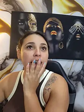 Snapshot of LizzRouse chatting on August 3, 10:13 pm LizzRouse online show from August 3, 10:13 pm