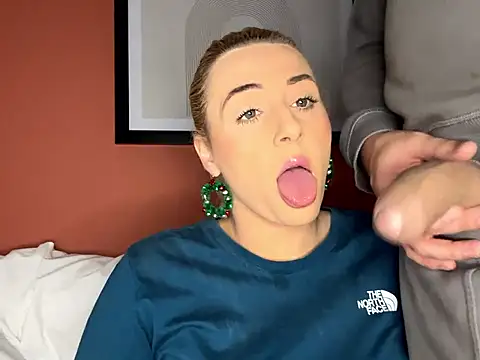 Strongqueen online show from December 7, 8:49 pm