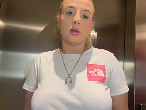 Strongqueen online show from January 8, 5:26 pm