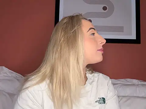 Strongqueen online show from March 16, 6:55 pm