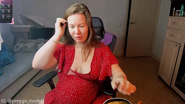 Snapshot of stella_vestal chatting on April 12, 5:23 am stella vestal online show from April 12, 5:23 am