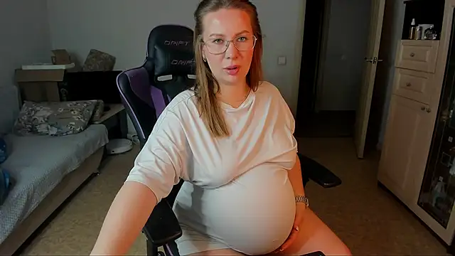 Snapshot of stella_vestal chatting on May 24, 11:15 am stella vestal online show from May 24, 11:15 am