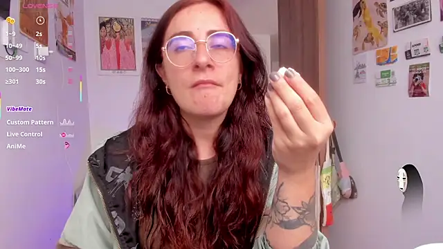 Snapshot of linda_giggle chatting on May 22, 2:33 pm linda giggle online show from May 22, 2:33 pm