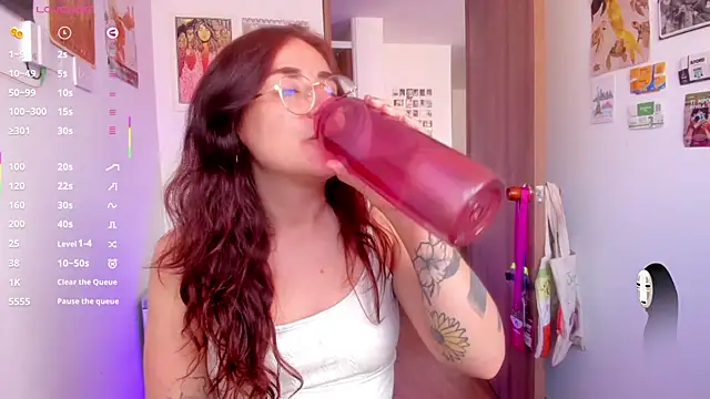 Snapshot of linda_giggle chatting on May 25, 8:26 pm linda giggle online show from May 25, 8:26 pm