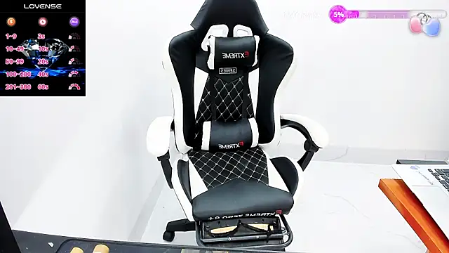 Naughty--asian online show from October 4, 3:59 am