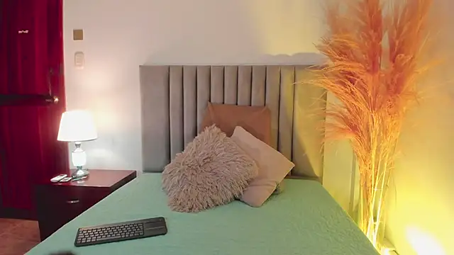 Amber  Davis online show from December 31, 12:43 am