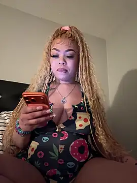 ThickAssRena online show from April 27, 3:04 am