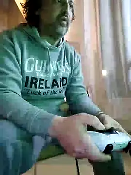 Snapshot of woww791 chatting on December 19, 6:45 pm woww791 online show from December 19, 6:45 pm