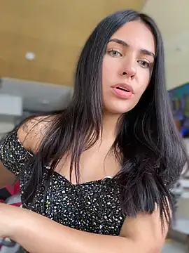 DaphneUwu online show from December 5, 5:06 pm