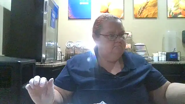 Snapshot of Hornybbw1978 chatting on December 12, 6:47 am Hornybbw1978 online show from December 12, 6:47 am