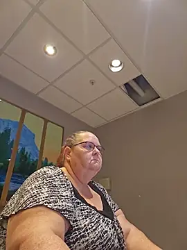 Hornybbw1978 online show from July 4, 5:13 am