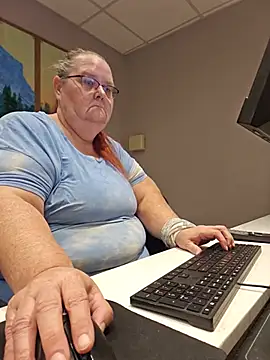 Hornybbw1978 online show from July 10, 5:23 am