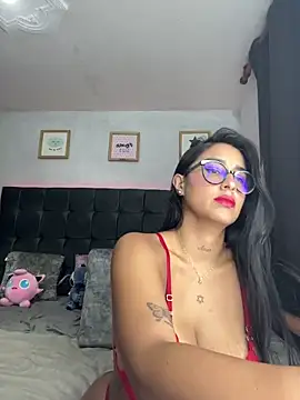 Snapshot of lovely_violet13 chatting on May 25, 10:27 pm lovely violet13 online show from May 25, 10:27 pm