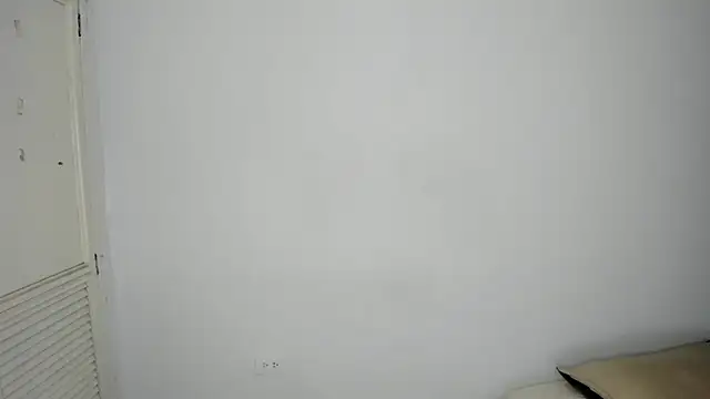 kristyl paez online show from April 18, 8:09 pm