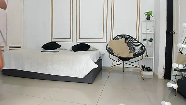 kristyl paez online show from April 20, 6:53 pm