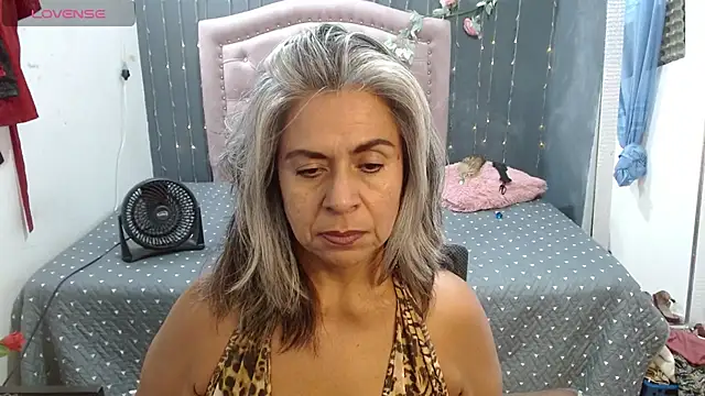 Snapshot of lalisha_96 chatting on June 25, 12:21 am lalisha 96 online show from June 25, 12:21 am