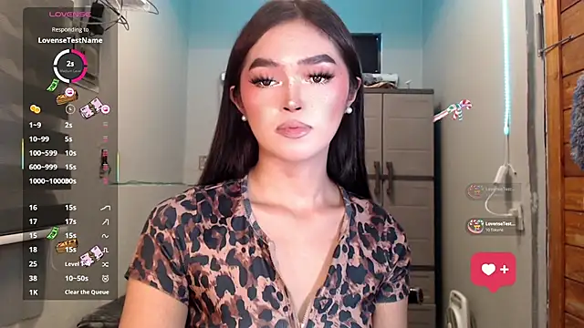 Snapshot of Itsme_claire chatting on October 22, 5:08 am Itsme claire online show from October 22, 5:08 am