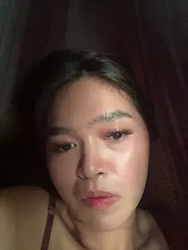 Snapshot of Itsme_claire chatting on May 28, 10:18 pm Itsme claire online show from May 28, 10:18 pm