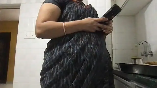 Snapshot of Riyasingh9 chatting on February 4, 12:11 pm Riyasingh9 online show from February 4, 12:11 pm