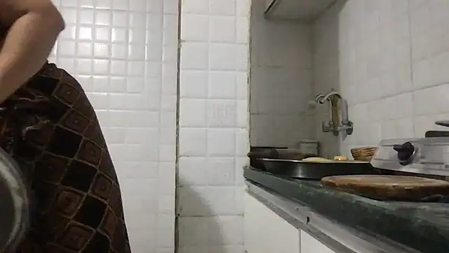 Snapshot of Riyasingh9 chatting on February 11, 3:50 am Riyasingh9 online show from February 11, 3:50 am