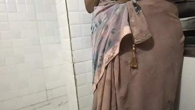 Snapshot of Riyasingh9 chatting on October 17, 3:20 am Riyasingh9 online show from October 17, 3:20 am