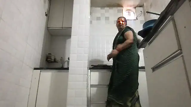 Riyasingh9 online show from December 15, 4:06 am