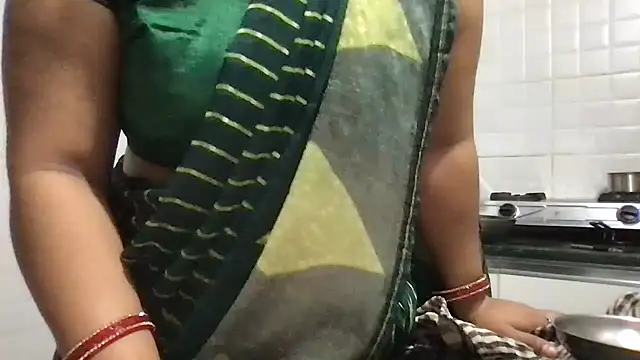 Snapshot of Riyasingh9 chatting on July 17, 4:52 am Riyasingh9 online show from July 17, 4:52 am