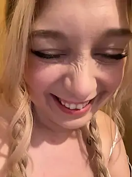 Snapshot of CherryAuroraa chatting on December 15, 1:32 pm CherryAuroraa online show from December 15, 1:32 pm