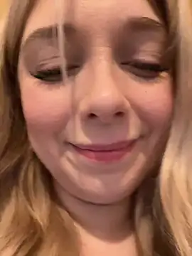 Snapshot of CherryAuroraa chatting on December 19, 9:51 am CherryAuroraa online show from December 19, 9:51 am