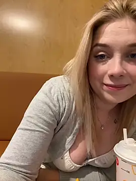 Snapshot of CherryAuroraa chatting on January 28, 10:01 pm CherryAuroraa online show from January 28, 10:01 pm