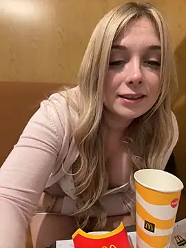 Snapshot of CherryAuroraa chatting on February 26, 8:00 pm CherryAuroraa online show from February 26, 8:00 pm