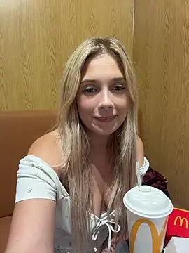 Snapshot of CherryAuroraa chatting on July 12, 9:39 pm CherryAuroraa online show from July 12, 9:39 pm