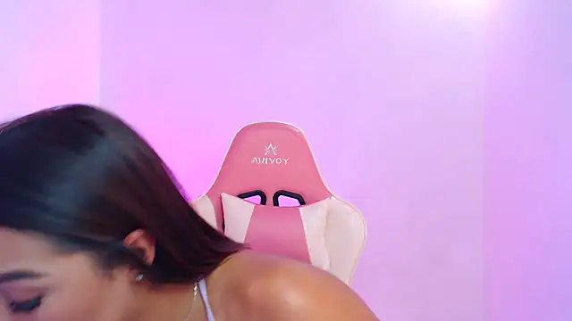 GiltRosebush online show from March 12, 4:02 pm