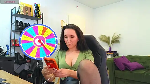 EvaKeks online show from April 11, 6:01 pm