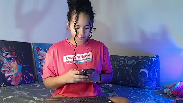 Snapshot of luciana_keating chatting on December 7, 2:46 pm luciana keating online show from December 7, 2:46 pm