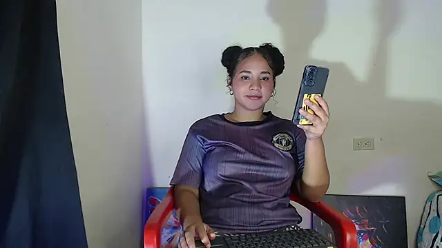 Snapshot of luciana_keating chatting on December 9, 11:34 pm luciana keating online show from December 9, 11:34 pm