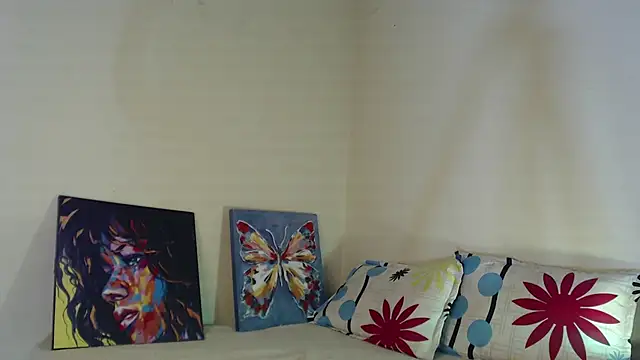 Snapshot of luciana_keating chatting on December 17, 4:53 pm luciana keating online show from December 17, 4:53 pm