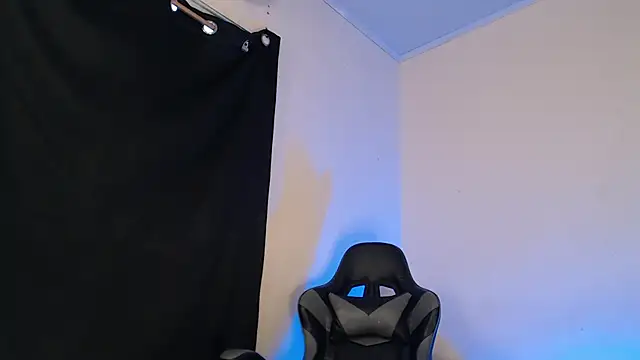 Snapshot of luciana_keating chatting on March 15, 8:54 pm luciana keating online show from March 15, 8:54 pm