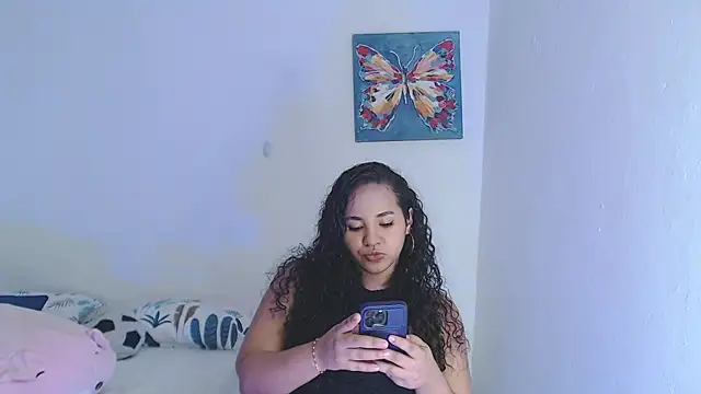 Snapshot of luciana_keating chatting on November 29, 12:13 am luciana keating online show from November 29, 12:13 am