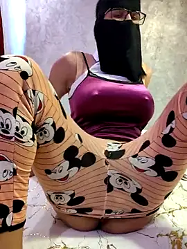 Snapshot of Charmoota_arab chatting on February 11, 4:02 pm Charmoota arab online show from February 11, 4:02 pm