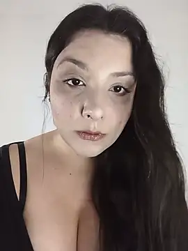 Snapshot of -m00n- chatting on August 9, 8:58 pm -m00n- online show from August 9, 8:58 pm