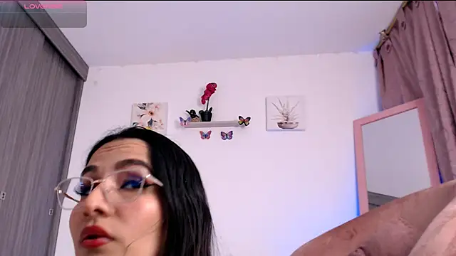 Annaross2 online show from February 28, 1:36 pm