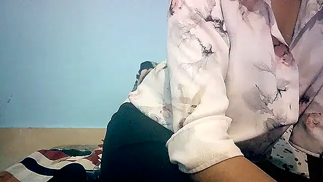 lovelydesi21 online show from December 26, 3:42 pm