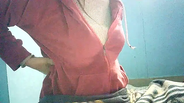 lovelydesi21 online show from January 6, 5:52 am