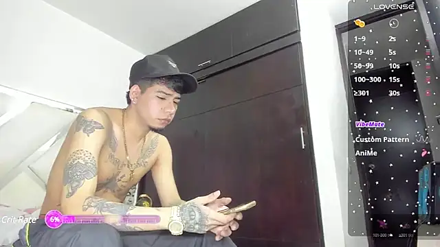 Snapshot of zack_isaac777 chatting on December 21, 5:25 am zack isaac777 online show from December 21, 5:25 am