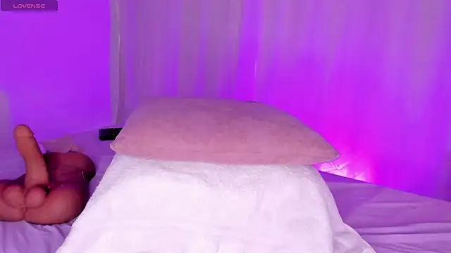 Snapshot of swt_kahia chatting on February 7, 1:22 pm swt kahia online show from February 7, 1:22 pm