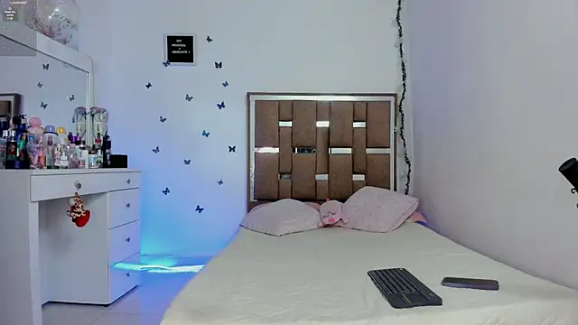 kendall-ewers online show from February 13, 12:06 am