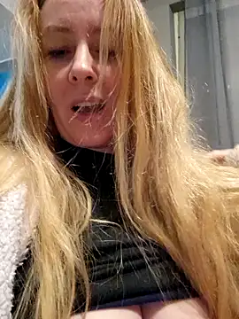 Snapshot of VictoriaMiami chatting on December 8, 12:40 am VictoriaMiami online show from December 8, 12:40 am